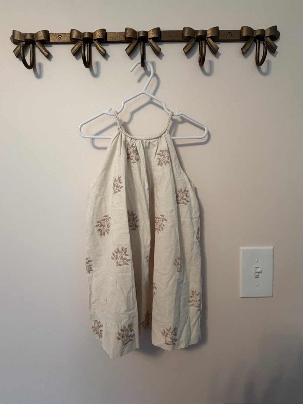 Like new no tags Zara Cream Dress with Leaf Pattern